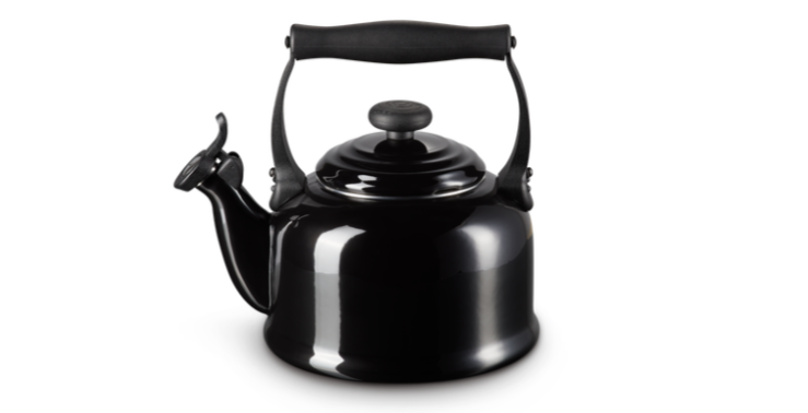 Le Creuset 40102021400000 2.1L Traditional Kettle - Black