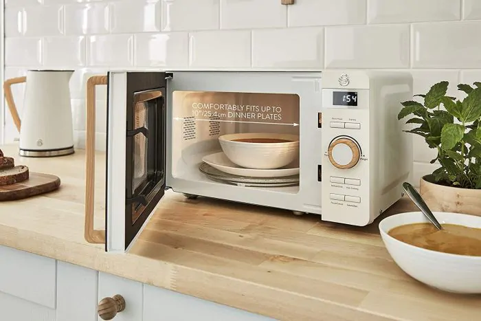 Swan SM22036LWHTN Nordic 20 Litre Microwave White Donaghy Bros